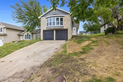 2652 Boyd St, Des Moines, IA 50317
