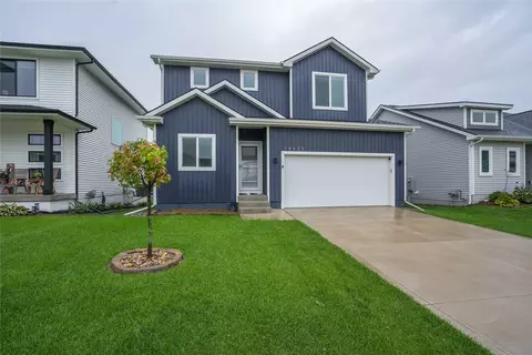 16632 Oakwood Dr, Urbandale, IA 50323