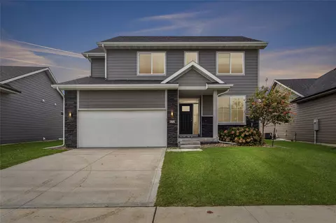 670 SE Booth Ave, Waukee, IA 50263