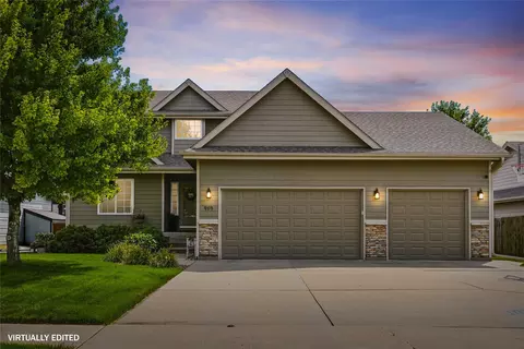 909 14th St SE, Bondurant, IA 50035