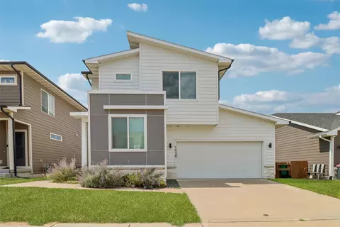 1418 NE Little Beaver Dr, Grimes, IA 50111