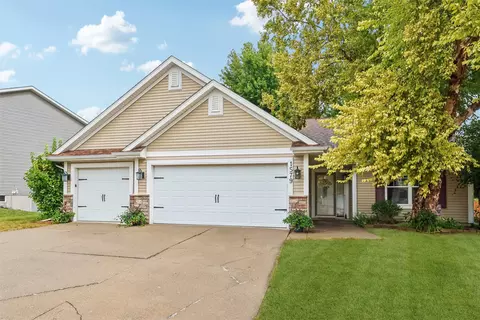 1579 Nine Iron Dr, West Des Moines, IA 50266