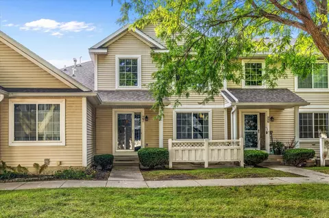 9435 Greenspire Dr #27, West Des Moines, IA 50266