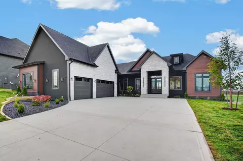 312 Emmett Ct, Norwalk, IA 50211