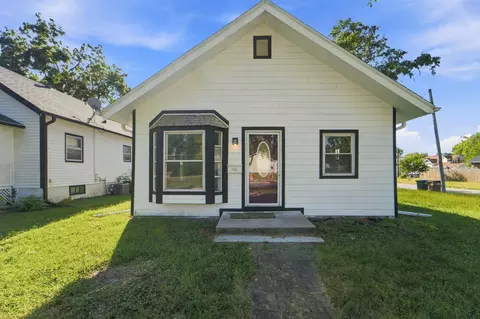 436 1st St, West Des Moines, IA 50265