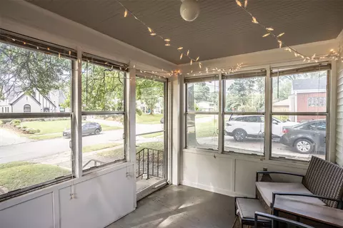 Exterior - 2207 40th St, Des Moines, IA 50310 photo 4 of 7