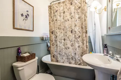 Bath - 2207 40th St, Des Moines, IA 50310 photo 1 of 1