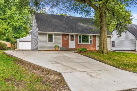 7303 SW 17th St, Des Moines, IA 50315