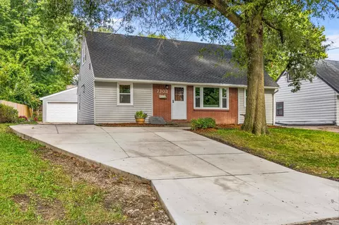 7303 SW 17th St, Des Moines, IA 50315