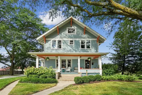 907 13th St, Dallas Center, IA 50063