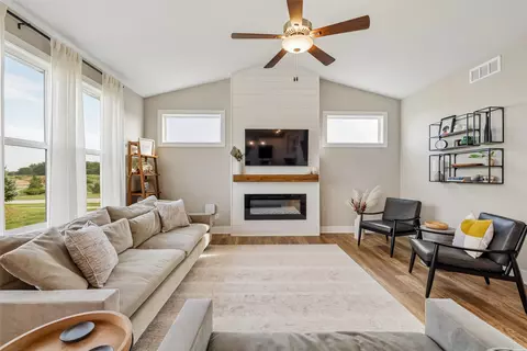 2590 SE Integra Ave, West Des Moines, IA 50265