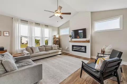 2590 SE Integra Ave, West Des Moines, IA 50265