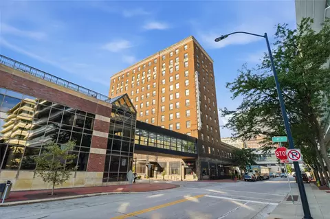400 Walnut St #903, Des Moines, IA 50309