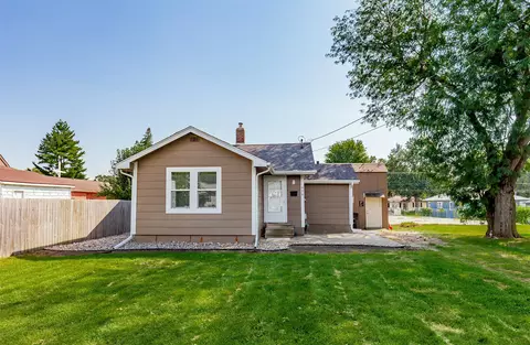 916 Rose Ave, Des Moines, IA 50315