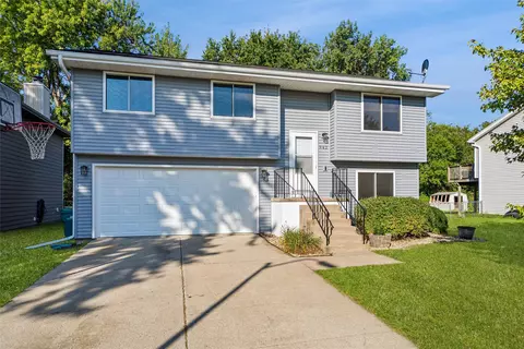 942 9th Ave NW, Altoona, IA 50009