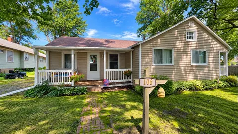 106 E 6th St, Prairie City, IA 50228
