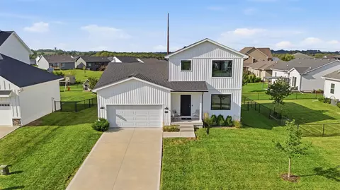 16507 Walnut Meadows Dr, Urbandale, IA 50323