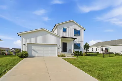 16507 Walnut Meadows Dr, Urbandale, IA 50323