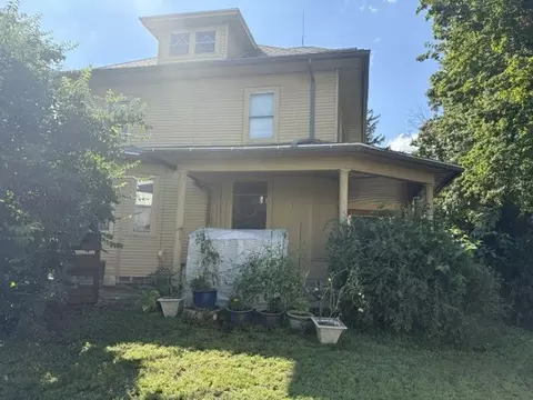 1402 Sycamore St, Dallas Center, IA 50063