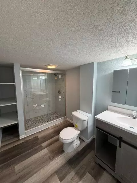 Bath - 1423 3rd St, Perry, IA 50220 photo 2 of 2