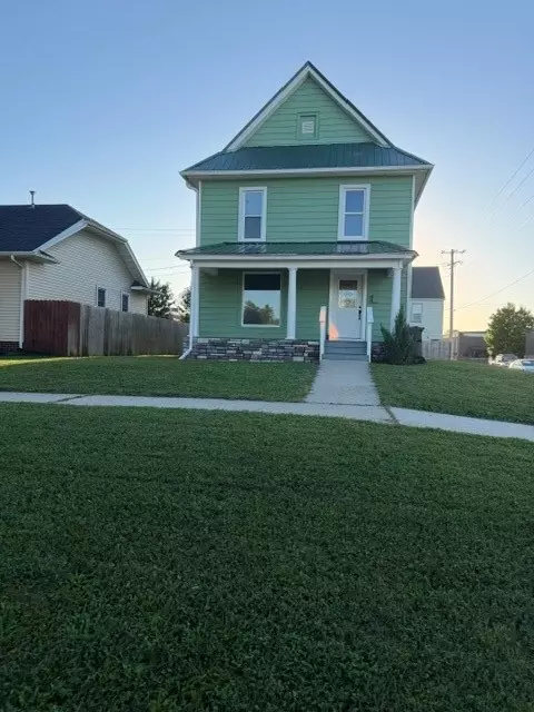 1423 3rd St, Perry, IA 50220