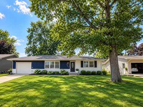 1003 E 15th St S, Newton, IA 50208