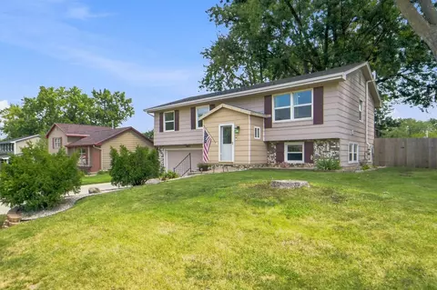 4407 67th St, Urbandale, IA 50322