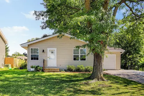 225 10th St SE, Bondurant, IA 50035