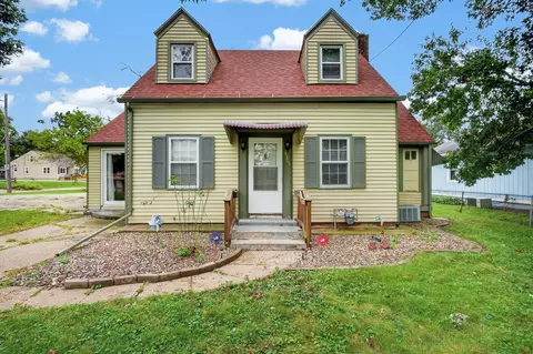 4303 SW 9th St, Des Moines, IA 50315
