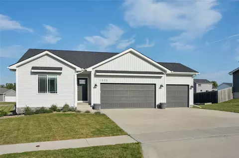 1500 Red Cedar Ln, Granger, IA 50109