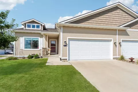 9491 Verdi Ln, West Des Moines, IA 50266