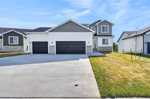 2824 Prairieside Pl, Norwalk, IA 50211