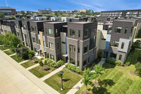 276 E Center St, Des Moines, IA 50309