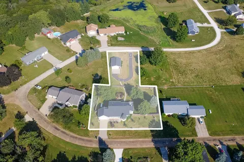 157 Skyline Dr, Knoxville, IA 50138