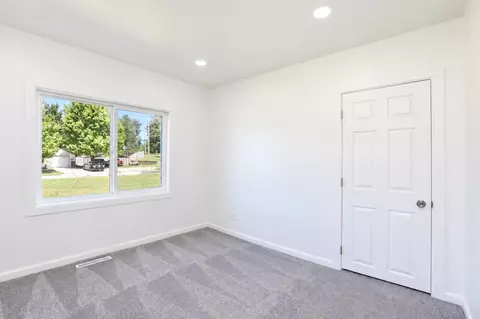 Bedroom - 1620 6th St, Perry, IA 50220 photo 3 of 7