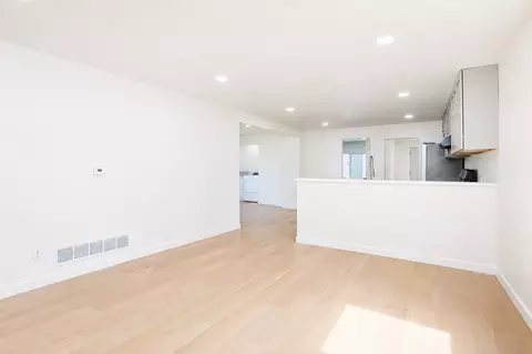 Living - 1620 6th St, Perry, IA 50220 photo 3 of 4