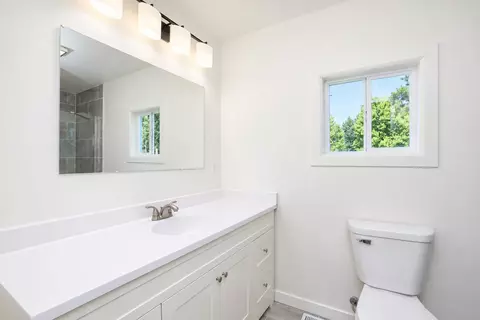 Bath - 1620 6th St, Perry, IA 50220 photo 1 of 7