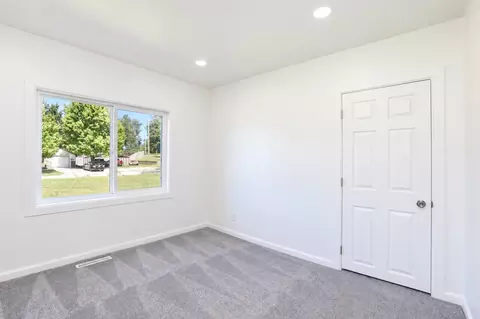 Bedroom - 1620 6th St, Perry, IA 50220 photo 3 of 7