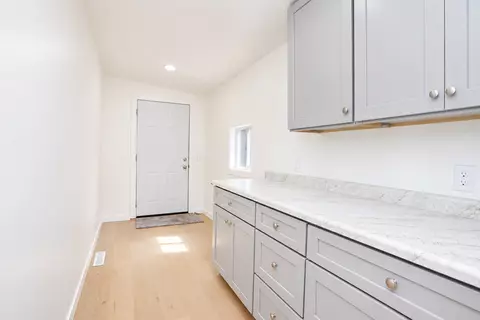 Entry Way - 1620 6th St, Perry, IA 50220 photo 1 of 2