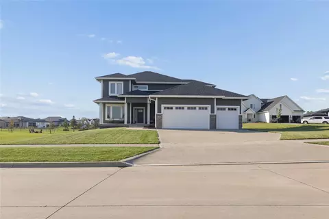 7160 Sea Breeze Cir, Pleasant Hill, IA 50327