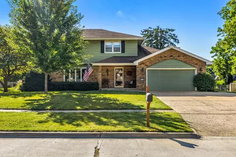 4416 74th St, Urbandale, IA 50322