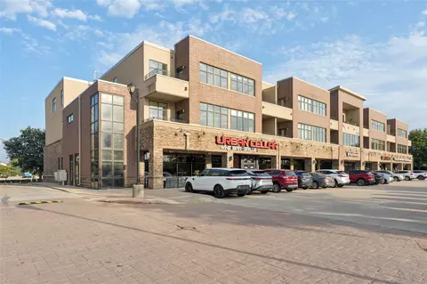 640 S 50th St #2201, West Des Moines, IA 50265