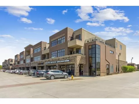 640 S 50th St #2201, West Des Moines, IA 50265