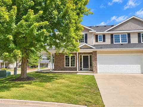 2739 Buena Vista Ln, Clive, IA 50325