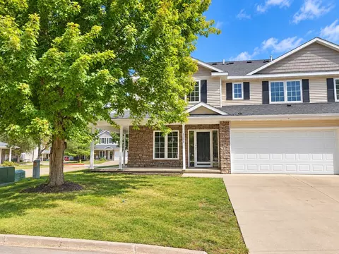 2739 Buena Vista Ln, Clive, IA 50325
