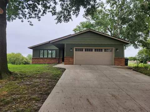 1601 W Jackson St, Knoxville, IA 50138