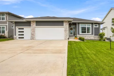 2376 SE 5th St, West Des Moines, IA 50265