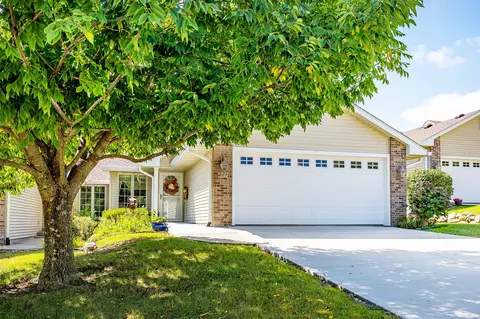 607 Trail Ridge Rd, Indianola, IA 50125