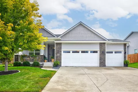 9710 Alderwood Dr, West Des Moines, IA 50266