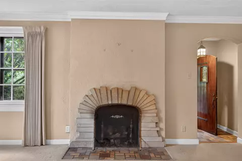 Living - 428 Pearson Ave, Ames, IA 50014 photo 2 of 6